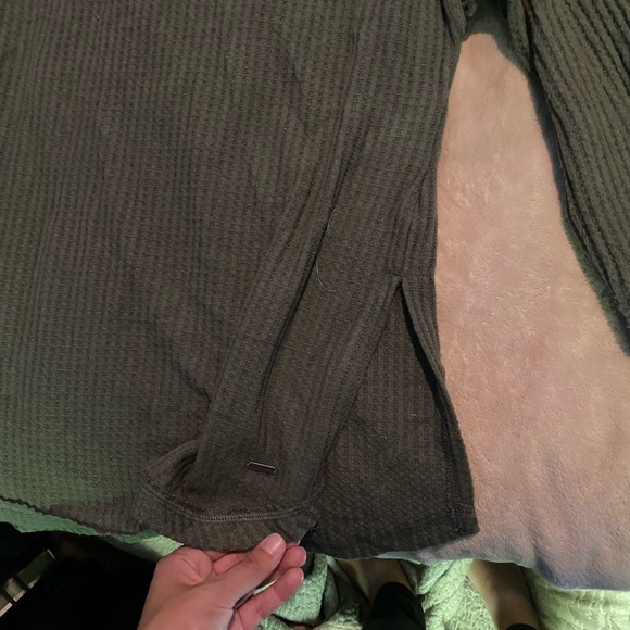 Hollister long sleeve - Picture 3 of 3